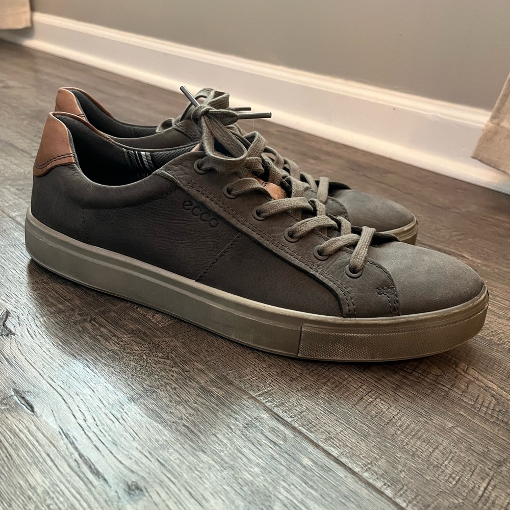 Ecco Men's Dark Gray and Brown Sneakers